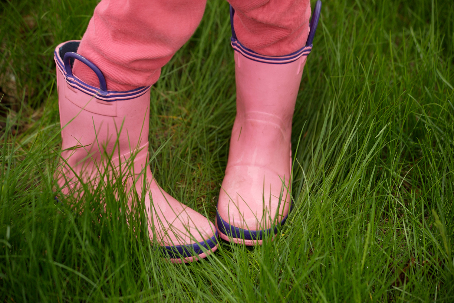 Child with pigeon toes wearing boots