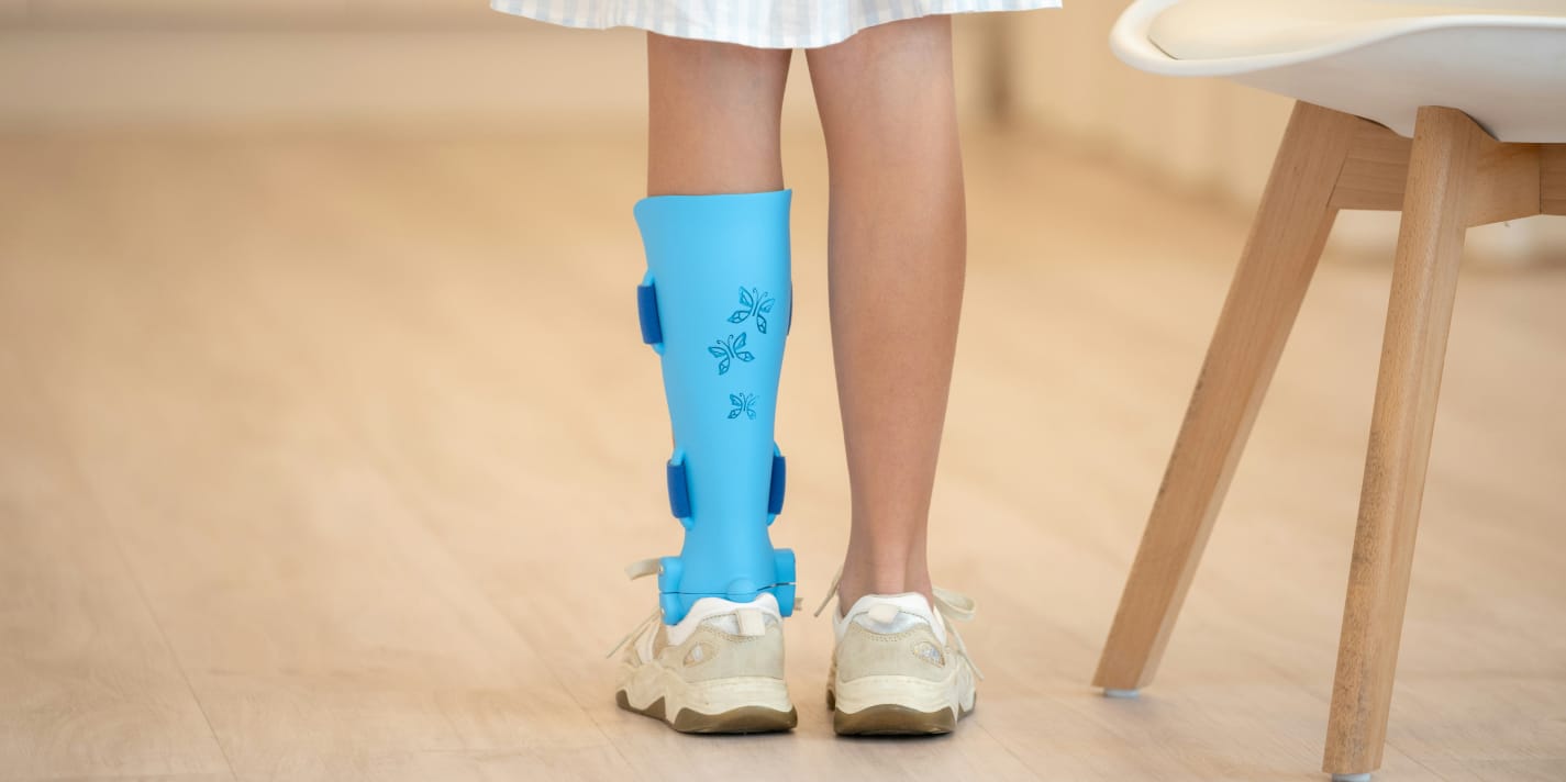 child wearing an orthodic